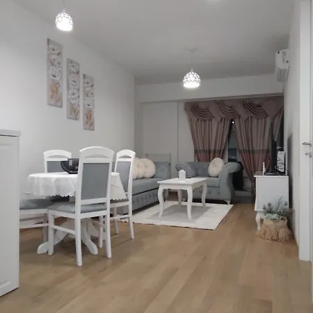 Emanuilo Apartment *