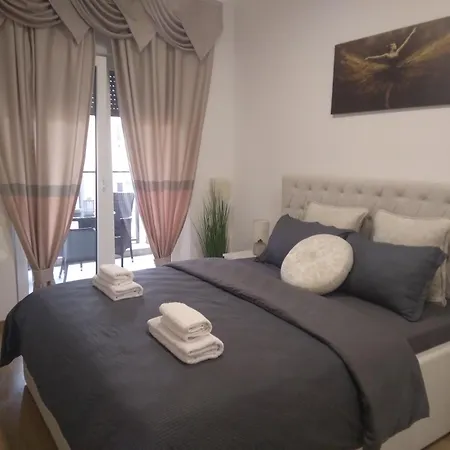 Emanuilo Apartment *