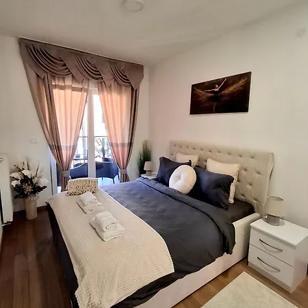 Emanuilo Appartement *